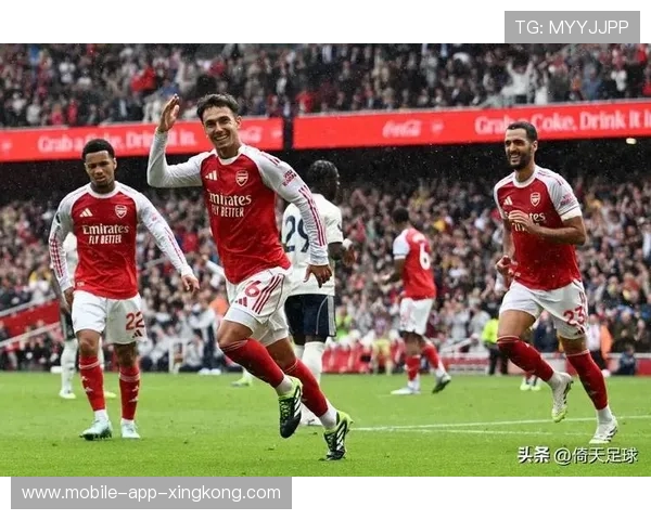 阿森纳中路的短传组合形成连续威胁